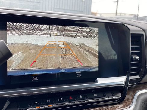 Used 2024 Chevrolet Silverado 1500 LT image 9