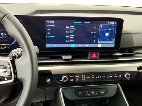 Used 2025 Kia Carnival SX w/ SX Dark Edition Package FWD image 13