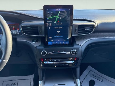 Used 2020 Ford Explorer Platinum w/ Premium Technology Package image 18
