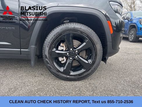 Used 2023 Jeep Grand Cherokee L Limited w/ Black Appearance Package AWD/4WD image 3