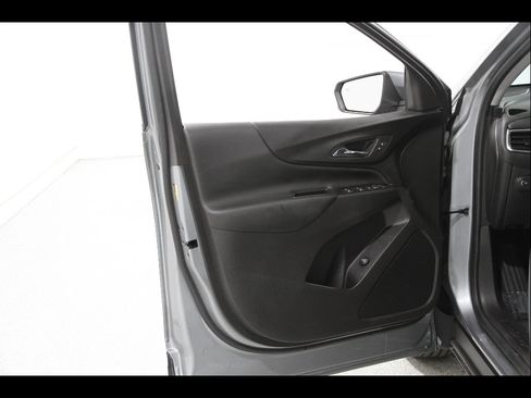 Used 2023 Chevrolet Equinox LT image 4