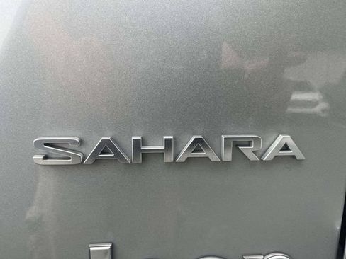Used 2018 Jeep Wrangler Unlimited Sahara w/ Dual Top Group AWD/4WD image 12