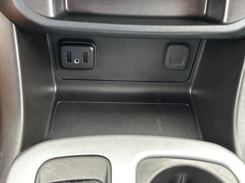 Used 2019 Chevrolet Colorado LT RWD image 25