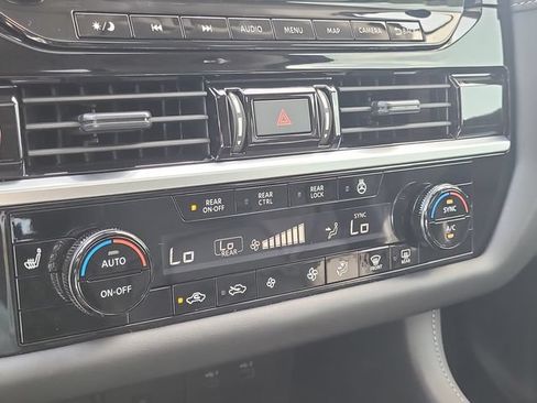 Used 2024 Nissan Pathfinder SL w/ SL Premium Package FWD image 28