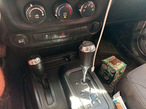 Used 2017 Jeep Wrangler Unlimited Sport w/ Connectivity Group image 13