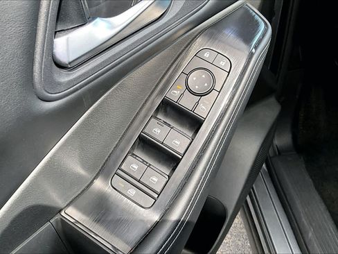 Used 2025 Nissan Rogue SV FWD image 35