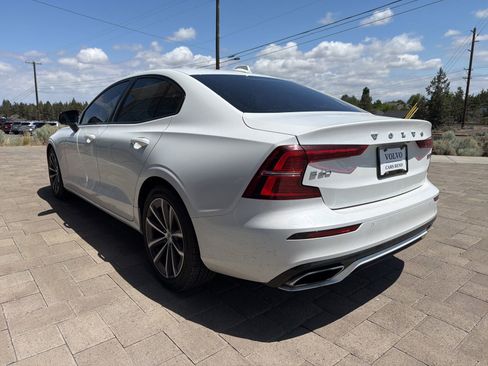 Used 2022 Volvo S60 B5 Momentum w/ Premium Package AWD/4WD image 5