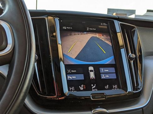 Used 2019 Volvo XC60 T5 Momentum w/ Premium Package image 17