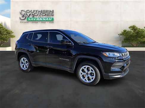 Used 2025 Jeep Compass Sport image 7