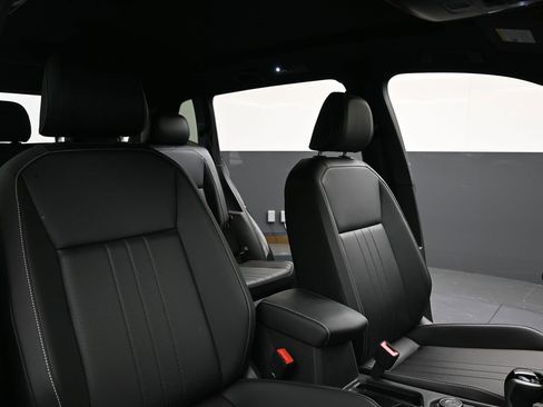 Certified 2024 Volkswagen Tiguan SE R-Line image 13