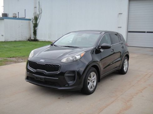 Used 2017 Kia Sportage LX FWD image 2