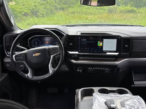 Used 2022 Chevrolet Silverado 1500 LT AWD/4WD image 6