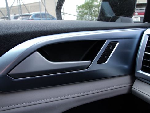 New 2026 Volkswagen Taos SE FWD image 15