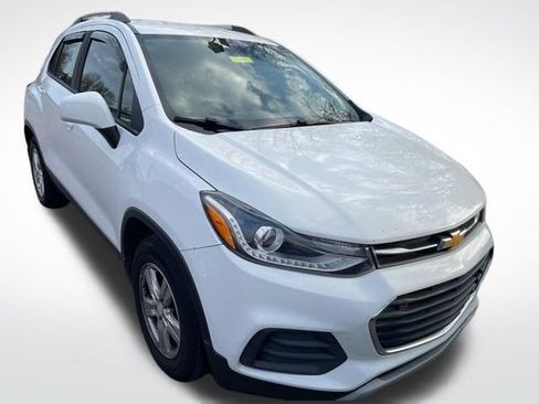 Used 2021 Chevrolet Trax LT w/ Premium Seat Package image 1