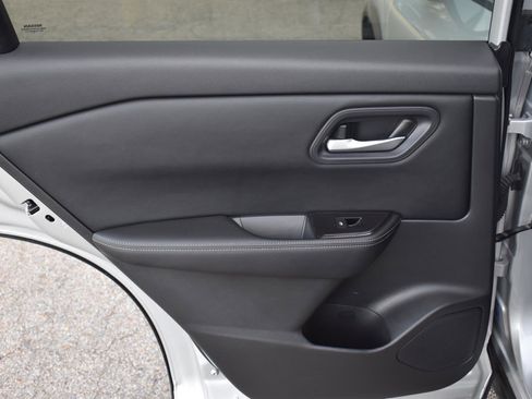 Used 2024 Nissan Rogue SV image 42