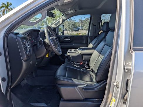 Used 2021 Chevrolet Silverado 2500 Custom w/ Custom Value Package image 5