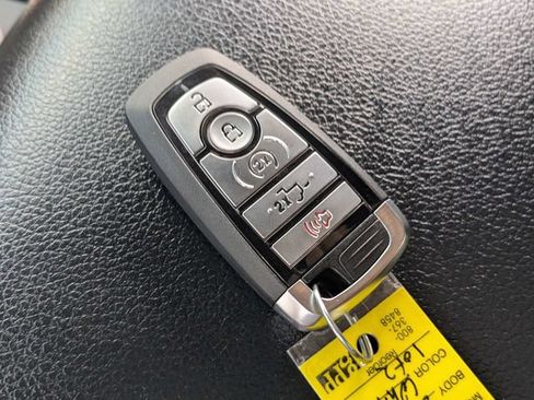 Used 2022 Ford F250 Lariat w/ Lariat Ultimate Package AWD/4WD image 29