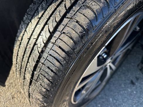 Used 2022 Nissan Sentra SV w/ Lighting Package image 6