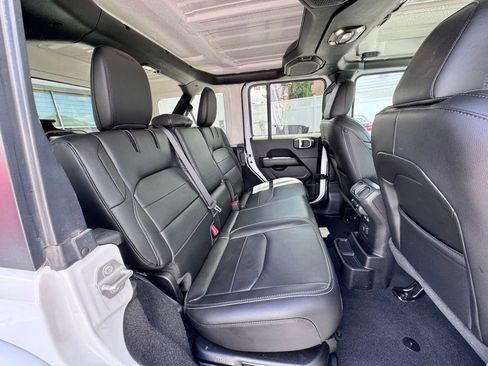 Used 2023 Jeep Wrangler Unlimited Sahara AWD/4WD image 20