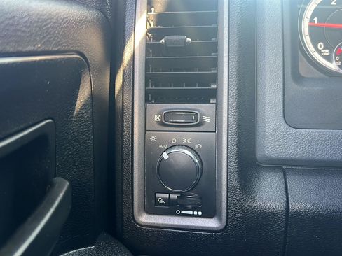 Used 2014 RAM 3500 Tradesman w/ Chrome Appearance Group AWD/4WD image 16