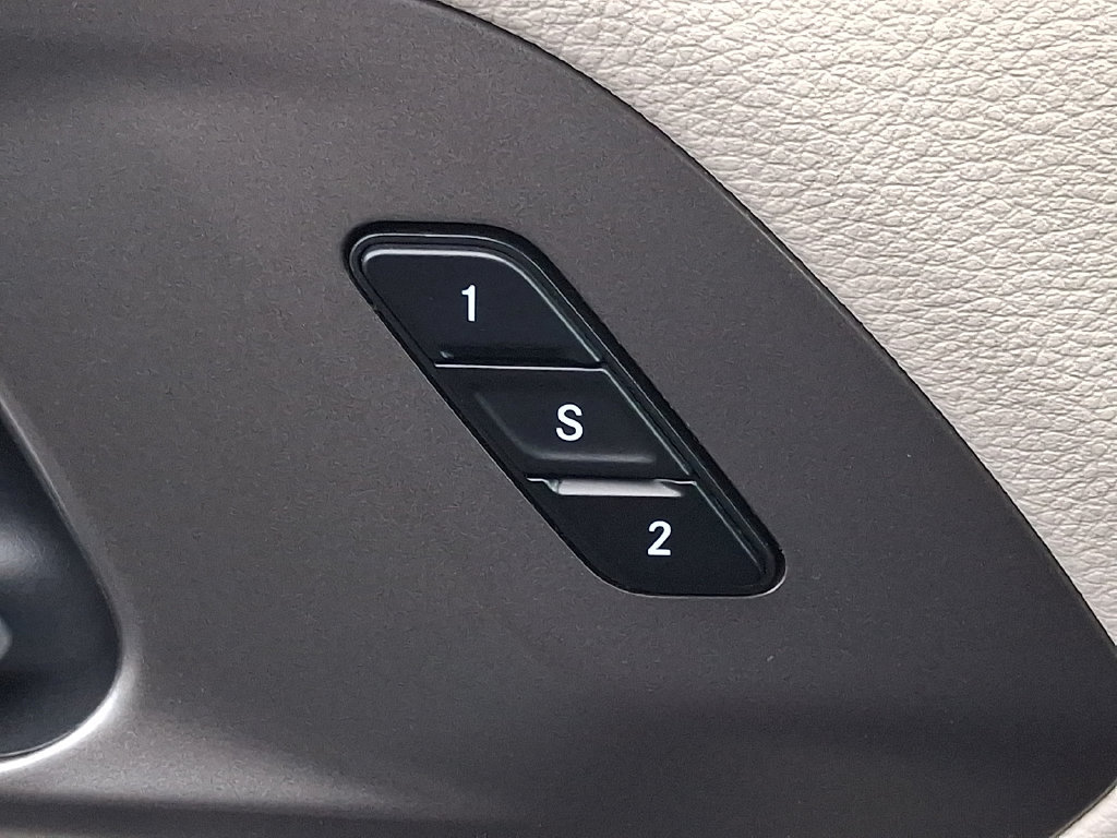 Used 2024 Chrysler Pacifica Touring-L FWD image 27