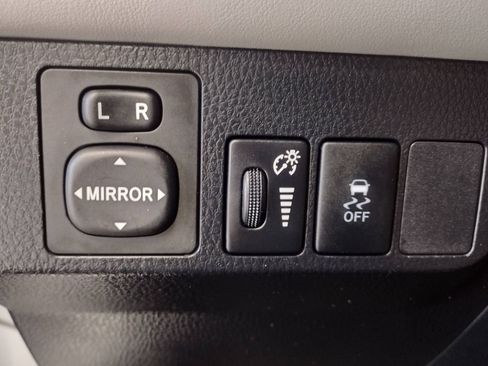 Used 2013 Toyota RAV4 Limited AWD/4WD image 28
