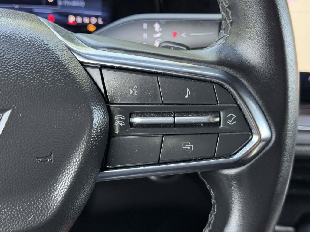 Used 2025 Chevrolet Suburban Z71 AWD/4WD image 13