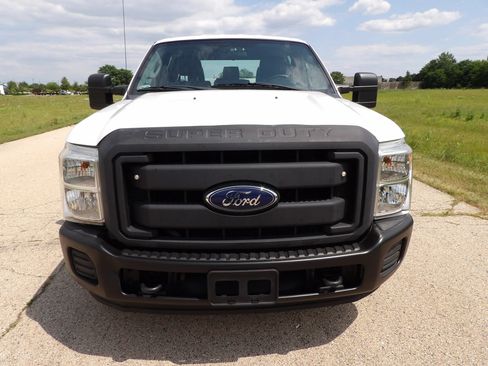 Used 2016 Ford F250 XL w/ Camper Package RWD image 3