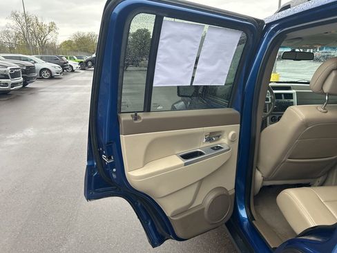 Used 2010 Jeep Liberty Limited w/ Comfort/Convenience Group AWD/4WD image 14