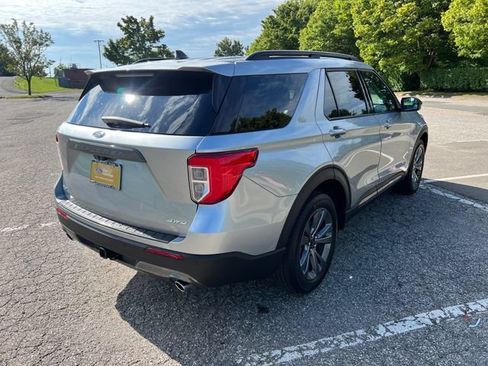 Used 2023 Ford Explorer XLT w/ Equipment Group 202A AWD/4WD image 11