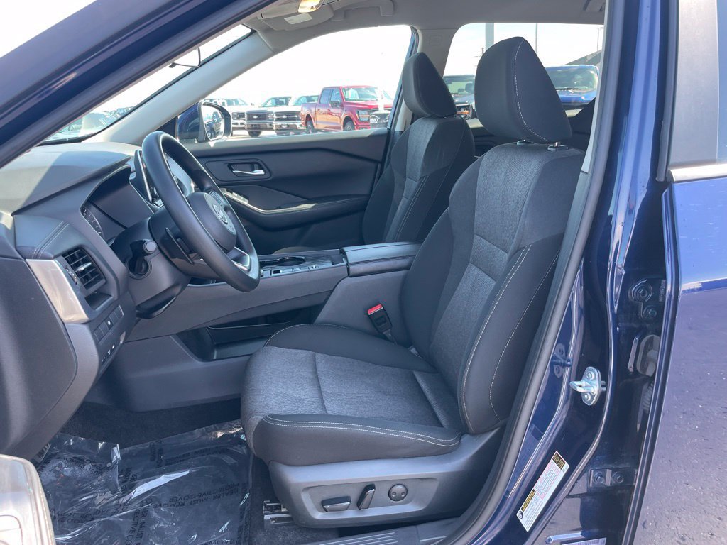 Used 2024 Nissan Rogue SV FWD image 7