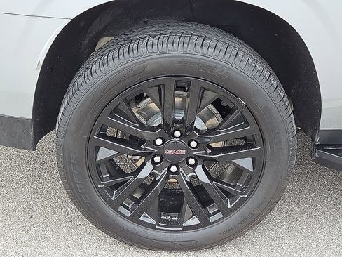 Used 2023 GMC Yukon XL SLT w/ SLT Premium Package image 7