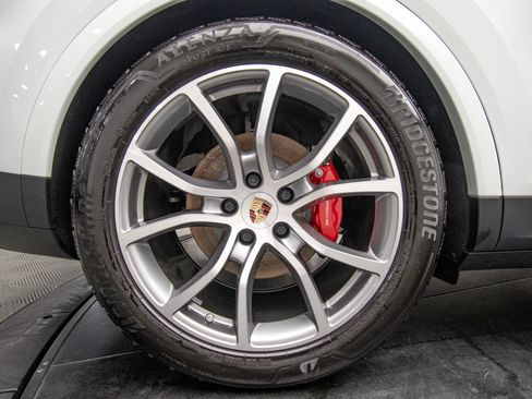 Used 2025 Porsche Cayenne S AWD/4WD image 33