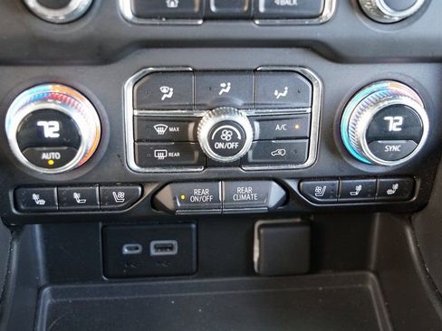 Used 2023 GMC Yukon SLT image 30