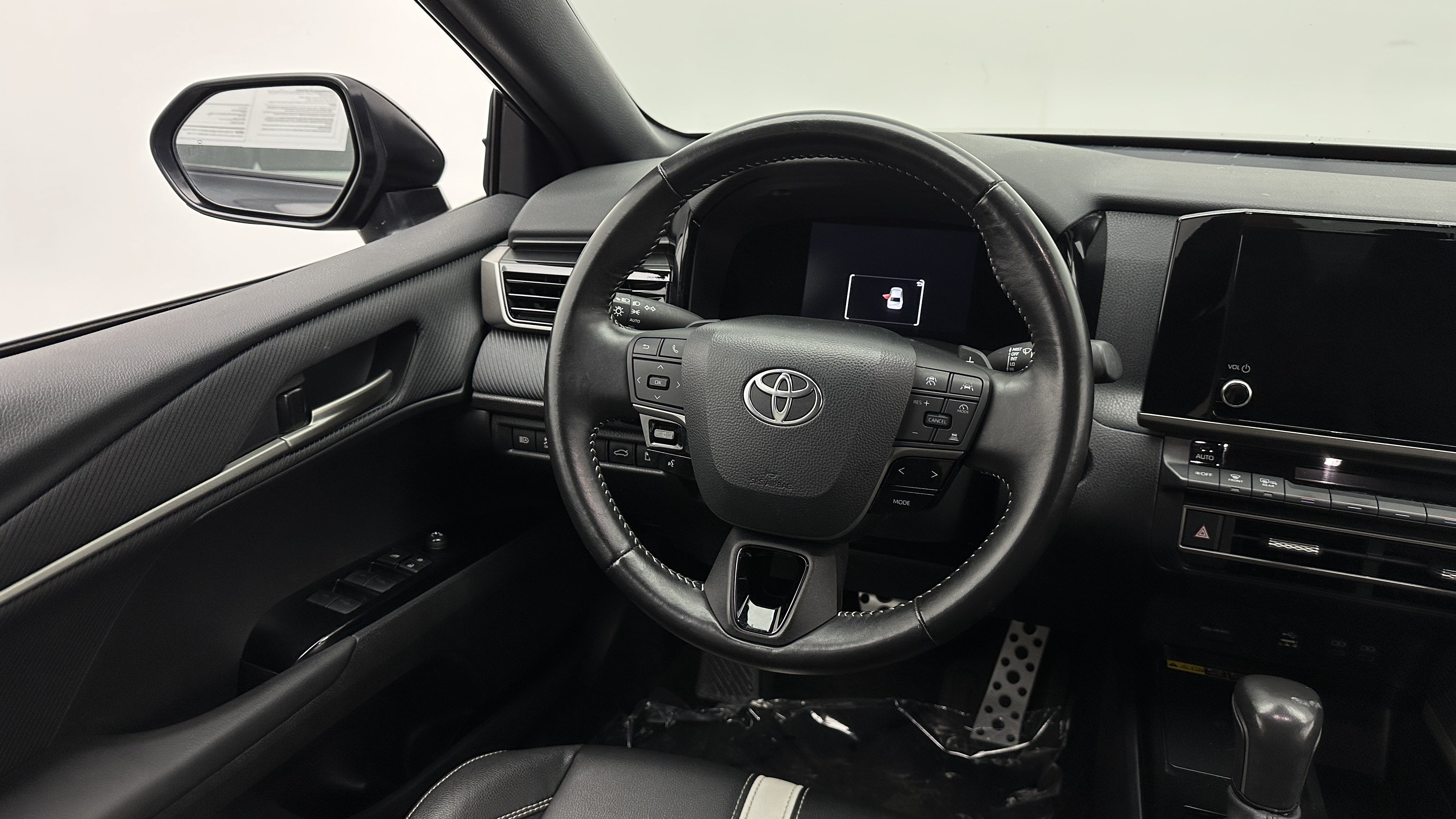 Used 2025 Toyota Camry SE FWD image 28