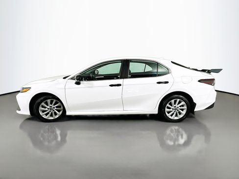 Used 2022 Toyota Camry LE AWD/4WD image 4