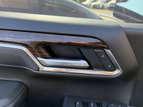 Used 2025 GMC Sierra 1500 Elevation image 9