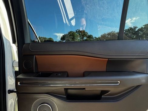 Used 2024 Ford Expedition King Ranch image 16
