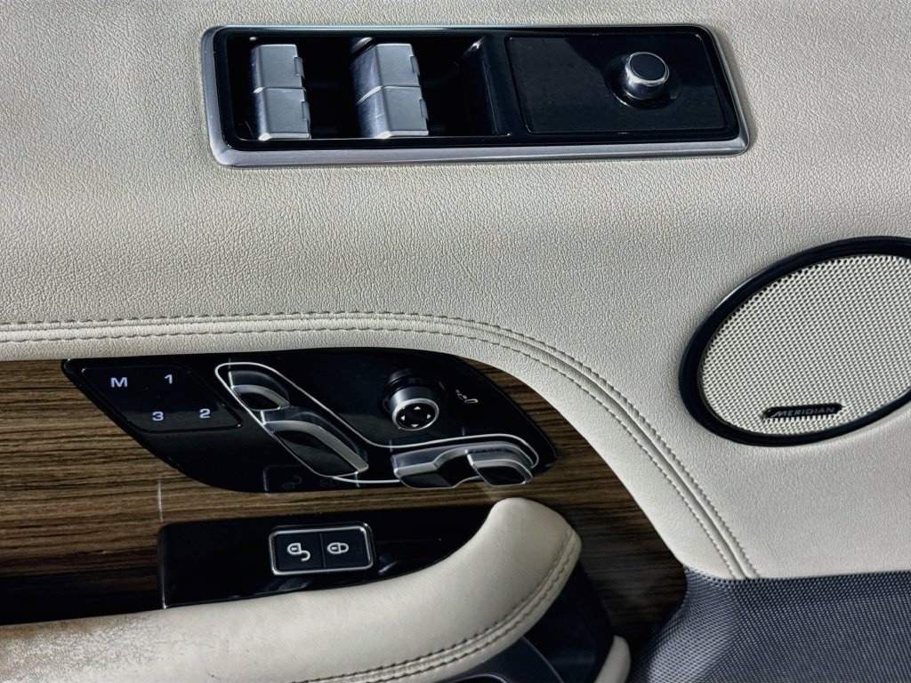 Used 2019 Land Rover Range Rover HSE AWD/4WD image 23