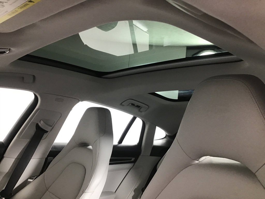 Certified 2023 Porsche Panamera image 29