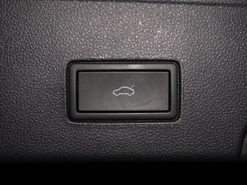 Used 2023 Volkswagen Atlas Cross Sport SEL image 18