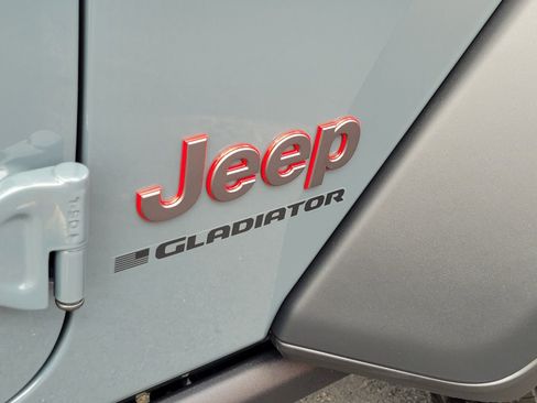 New 2025 Jeep Gladiator Rubicon w/ Convenience Group image 10