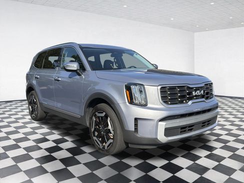 Used 2024 Kia Telluride S w/ S Sunroof Package FWD image 3