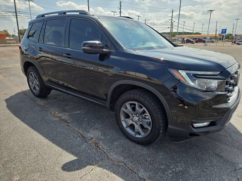 Used 2025 Honda Passport TrailSport image 2