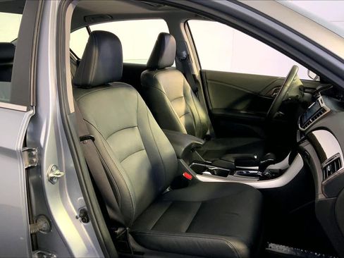 Used 2017 Honda Accord EX-L image 18