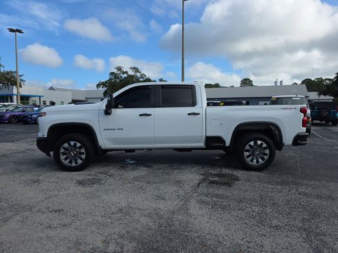 Used 2024 Chevrolet Silverado 2500 Custom w/ Custom Value Package image 5