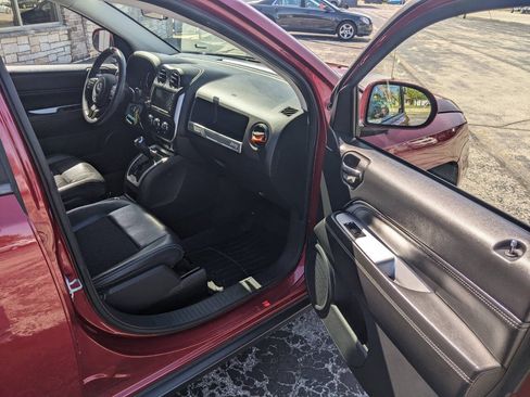 Used 2014 Jeep Compass Latitude AWD/4WD image 13