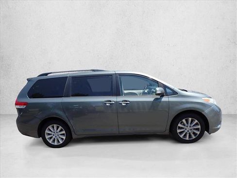 Used 2013 Toyota Sienna Limited w/ Premium Pkg AWD/4WD image 8