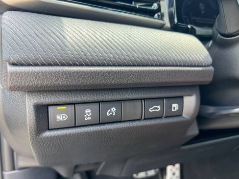 New 2026 Toyota Camry Hybrid FWD image 31