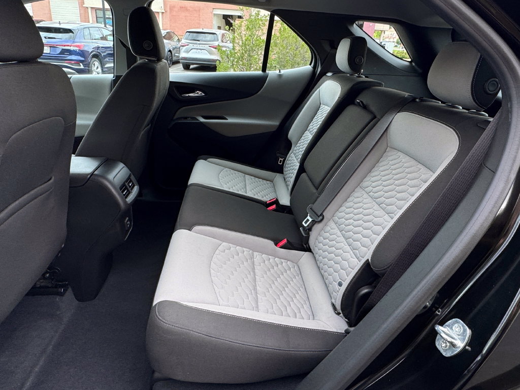 Used 2020 Chevrolet Equinox LS AWD/4WD image 32